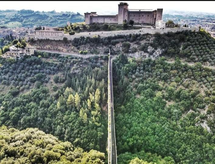 Apartament Sotto I Tetti Del Borgo Spoleto Zewnętrze zdjęcie